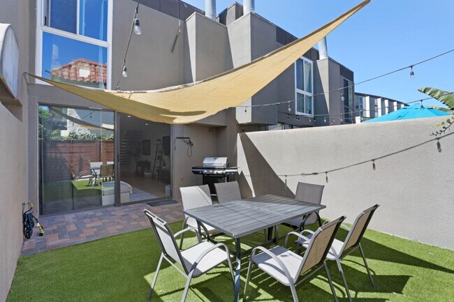 3054 Rue D’Orleans San Diego, CA 92110 photo 4
