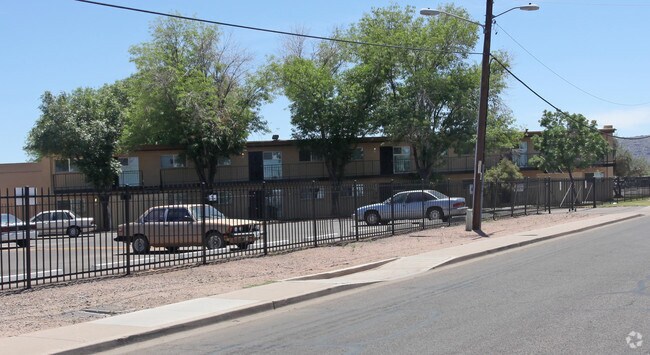 Broadway House Apartments photo 2