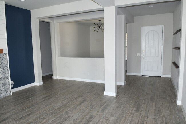 7031 N 85th Ln Glendale, AZ 85305 photo 4