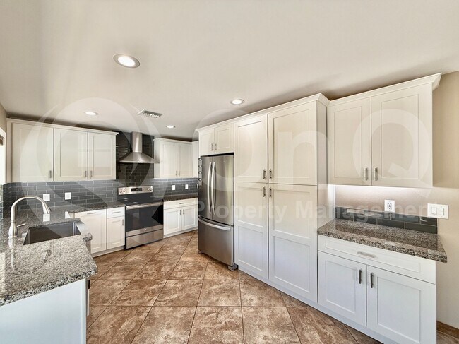 535 W Sweetwater Ave Phoenix, AZ 85029 photo 4