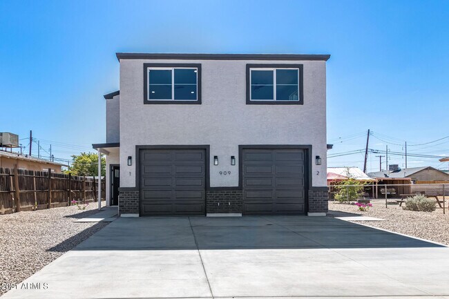 917 S 5th Avenue photo 4