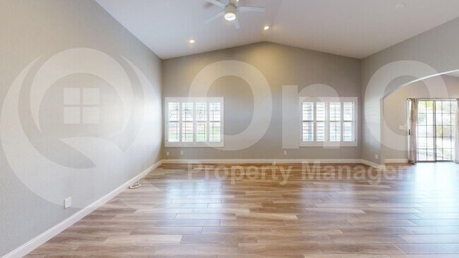 5420 E Paradise Ln Scottsdale, AZ 85254 photo 4