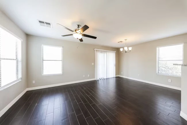 8264 W Purdue Ave Peoria, AZ 85345 photo 5