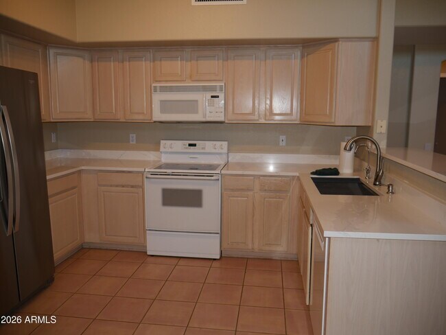 26247 N 45th Pl Phoenix, AZ 85050 photo 4