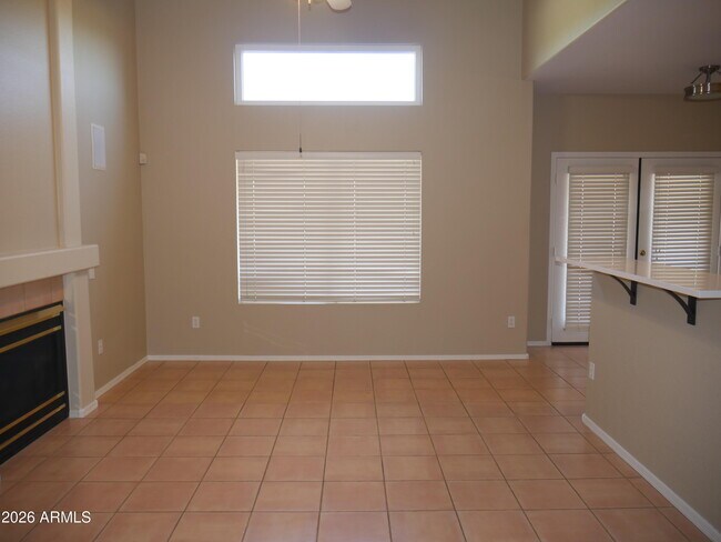 26247 N 45th Pl Phoenix, AZ 85050 photo 2