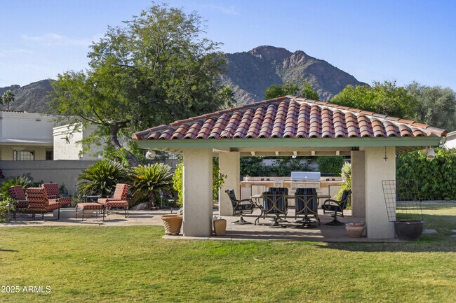 6131 E Naumann Dr Paradise Valley, AZ 85253 photo 3