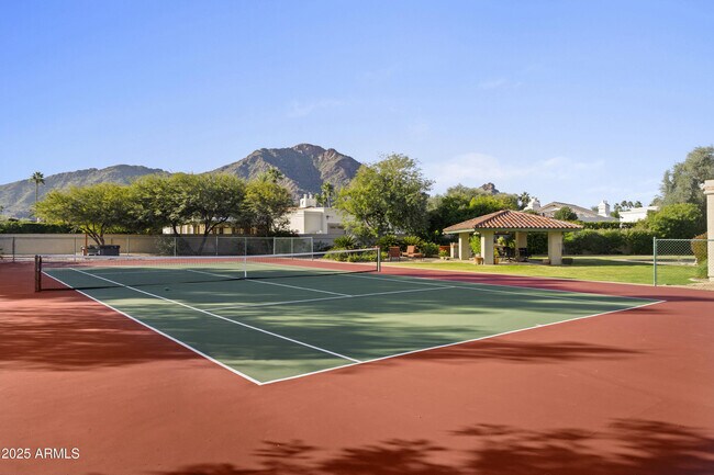 6131 E Naumann Dr Paradise Valley, AZ 85253 photo 4