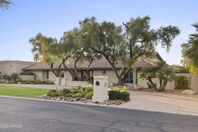 6131 E Naumann Dr Paradise Valley, AZ 85253 photo 5