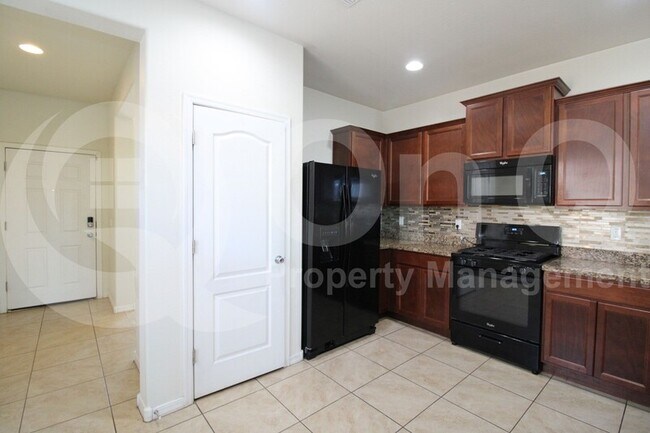 7116 S 78th Dr Phoenix, AZ 85339 photo 3