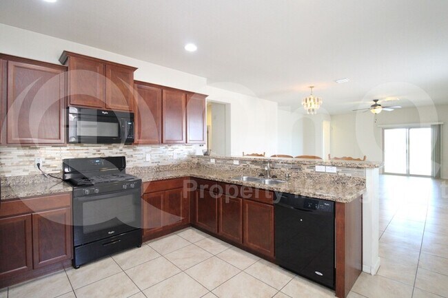 7116 S 78th Dr Phoenix, AZ 85339 photo 4