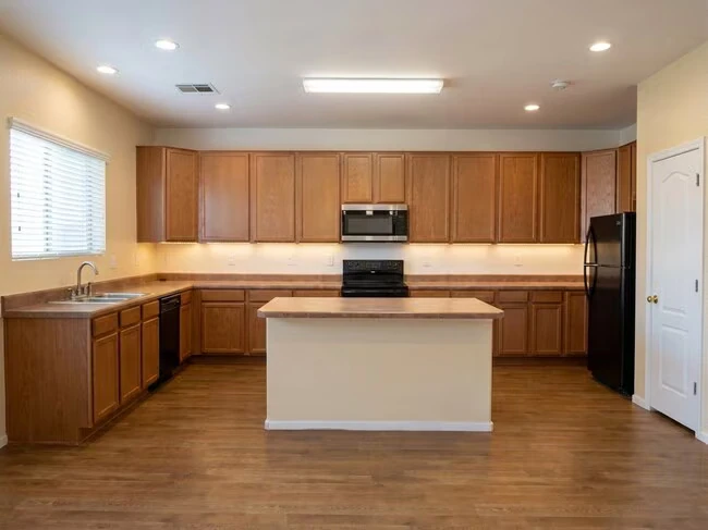 37189 W Leonessa Ave Maricopa, AZ 85138 photo 3