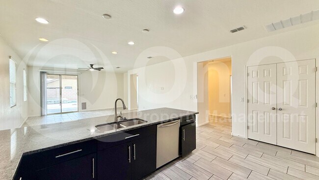 7643 W Fetlock Trail Peoria, AZ 85383 photo 4