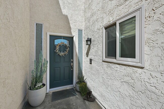 7525 Jerez Ct Carlsbad, CA 92009 photo 2