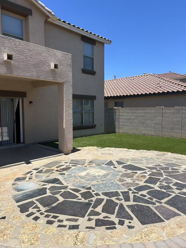 2731 S Sailors Way Gilbert, AZ 85295 photo 2