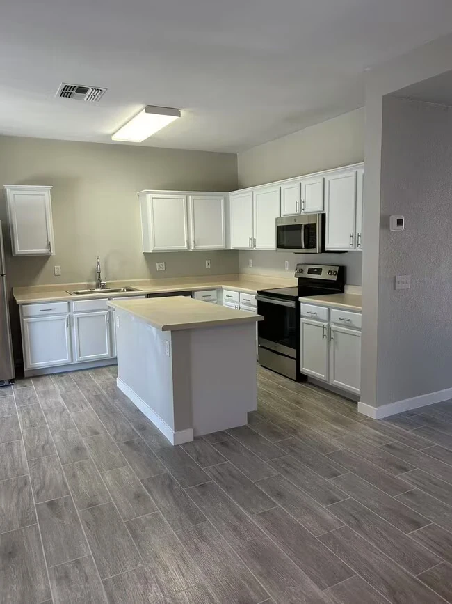 2731 S Sailors Way Gilbert, AZ 85295 photo 4