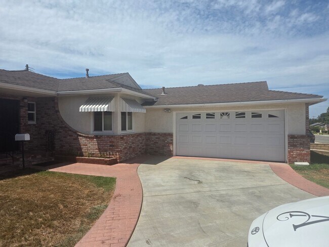 5673 Barclay Ave photo 4