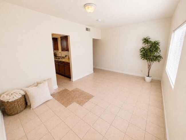 1229 W Pierce St Phoenix, AZ 85007 photo 2