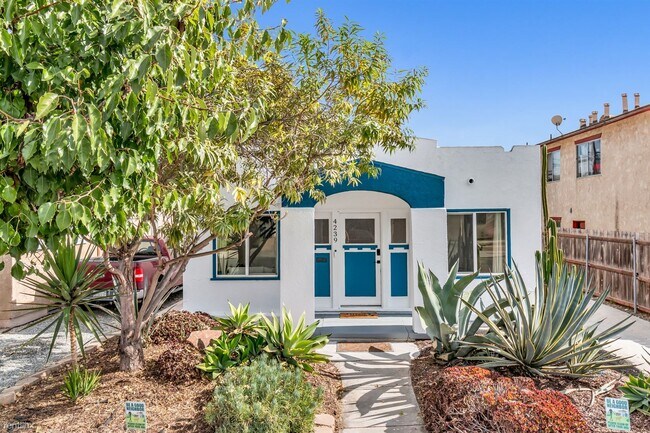 4239 Cherokee Ave San Diego, CA 92104 photo 2