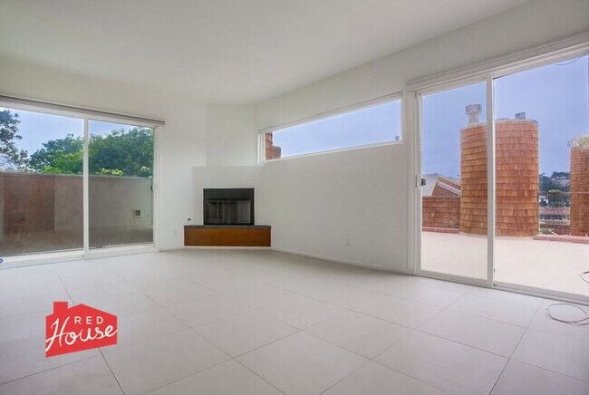 325 S Sierra Ave Solana Beach, CA 92075 photo 4