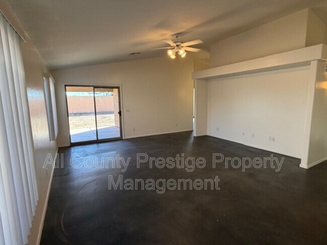7519 S 43rd Dr Phoenix, AZ 85339 photo 3