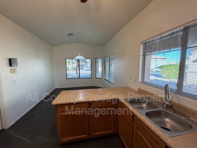 7519 S 43rd Dr Phoenix, AZ 85339 photo 5