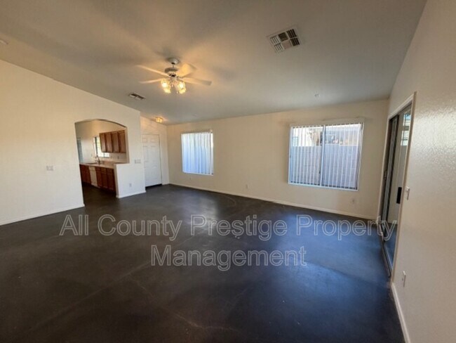 7519 S 43rd Dr Phoenix, AZ 85339 photo 4