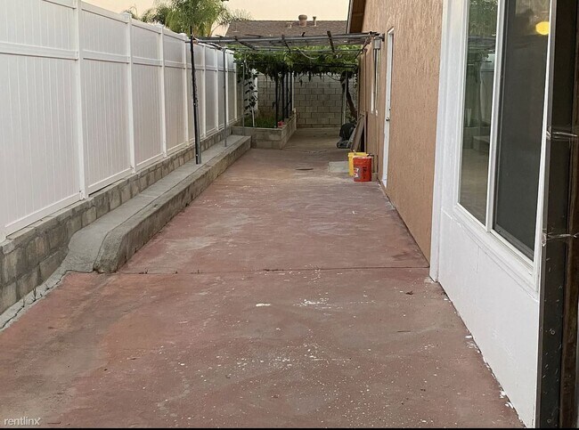 1527 Melody Ln El Cajon, CA 92019 photo 4