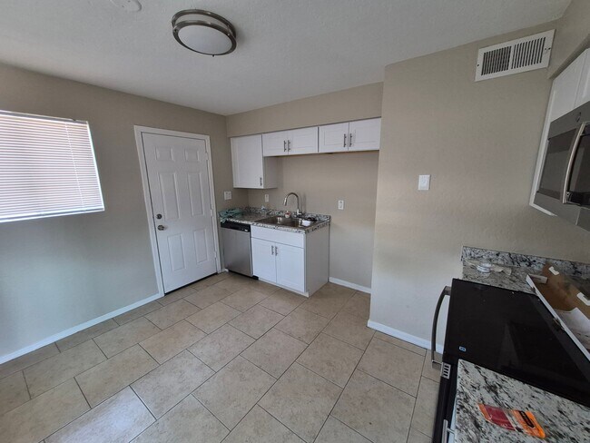 7110 N 36th Ave Phoenix, AZ 85051