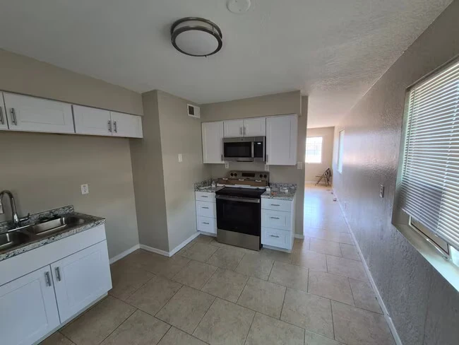 7110 N 36th Ave Phoenix, AZ 85051 photo 3