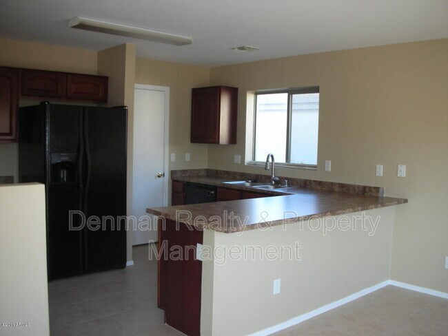 5725 S 32nd Ln Phoenix, AZ 85041 photo 3