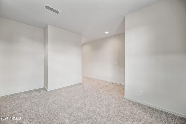 8961 W San Juan Ave Glendale, AZ 85305 photo 5