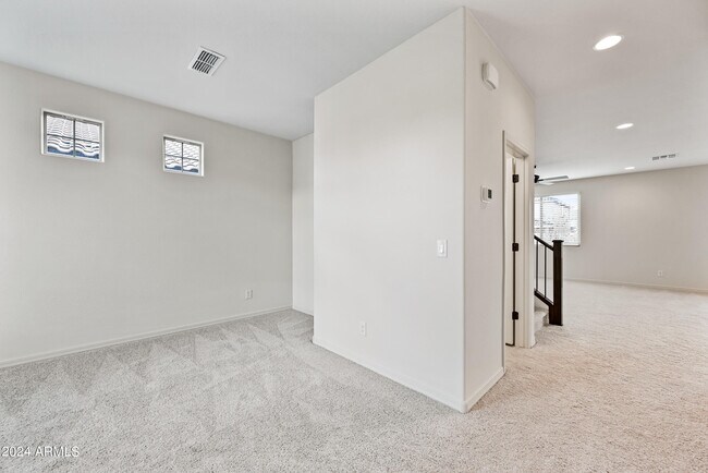 8961 W San Juan Ave Glendale, AZ 85305 photo 3