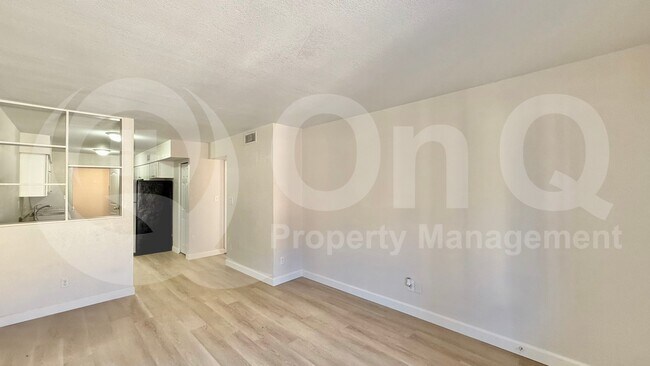 27 W Inglewood St Mesa, AZ 85201 photo 3