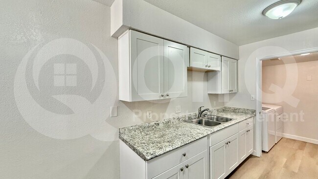 27 W Inglewood St Mesa, AZ 85201 photo 5