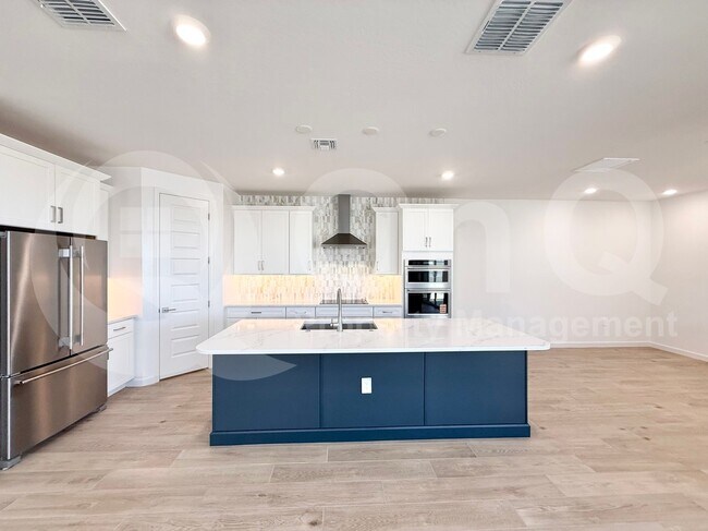 10042 S 23rd Ln Phoenix, AZ 85041 photo 3