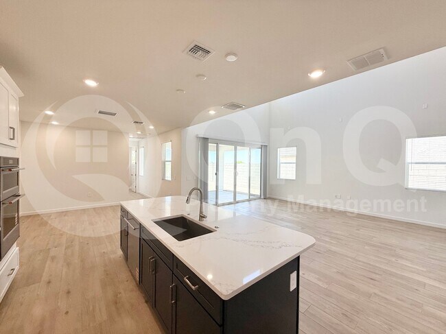 10042 S 23rd Ln Phoenix, AZ 85041 photo 5