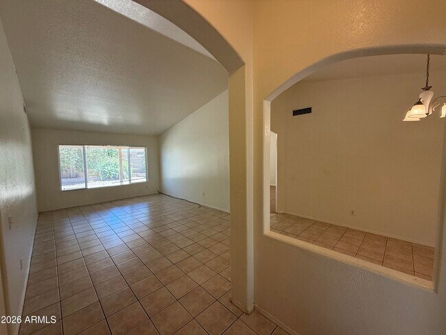 505 W Sereno Dr Gilbert, AZ 85233 photo 3