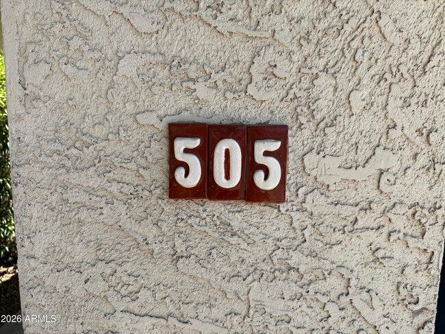 505 W Sereno Dr Gilbert, AZ 85233 photo 2