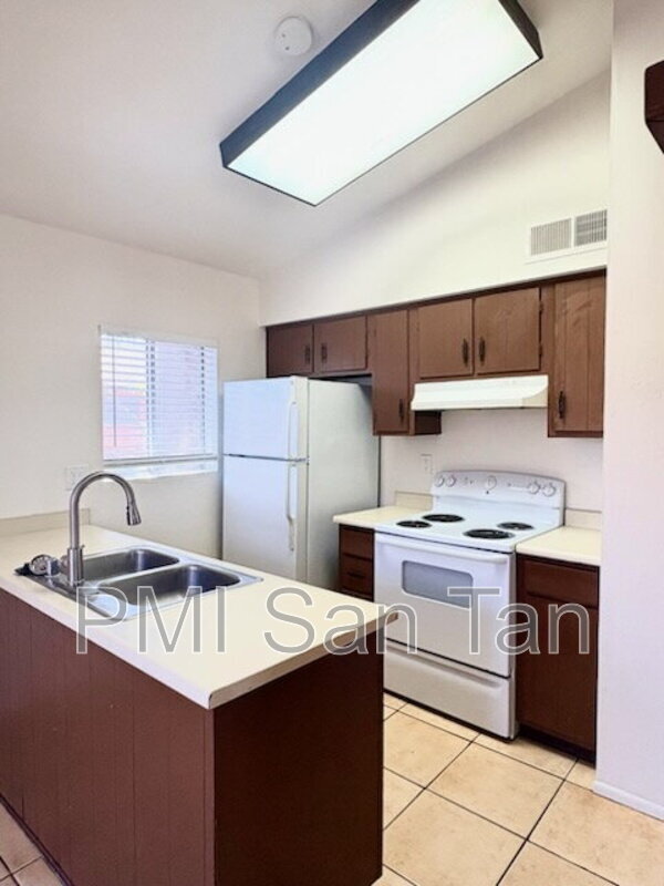 10 W Concorda Dr Tempe, AZ 85282 photo 3