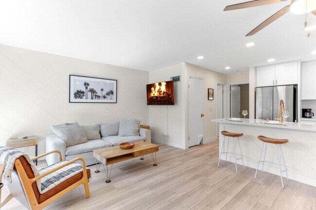 1124 Eureka St San Diego, CA 92110 photo 2