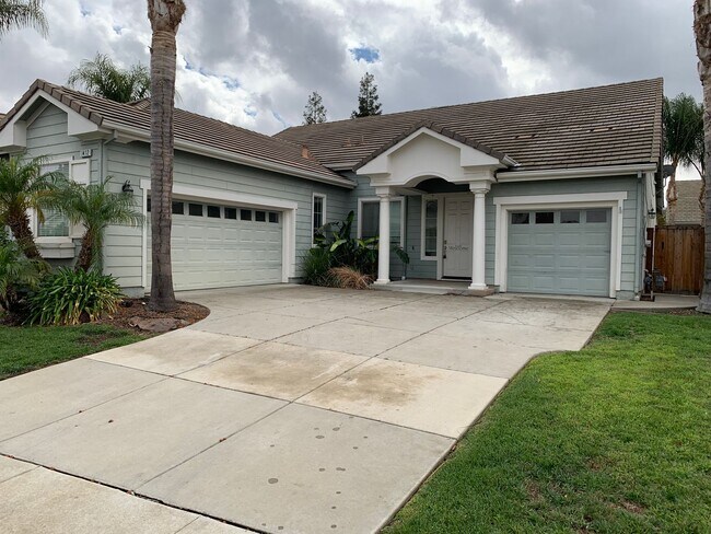 1412 Charisma Way Brentwood, CA 94513 photo 2