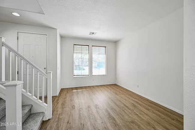 1808 E Dunbar Dr Phoenix, AZ 85042 photo 3
