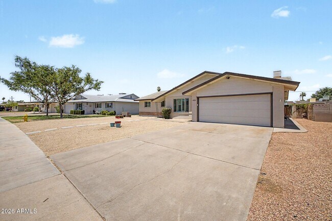 408 E La Jolla Dr Tempe, AZ 85282 photo 2
