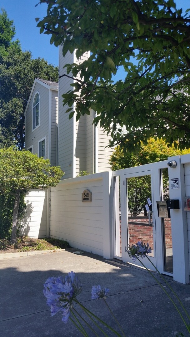 3421 El Camino Real Atherton, CA 94027