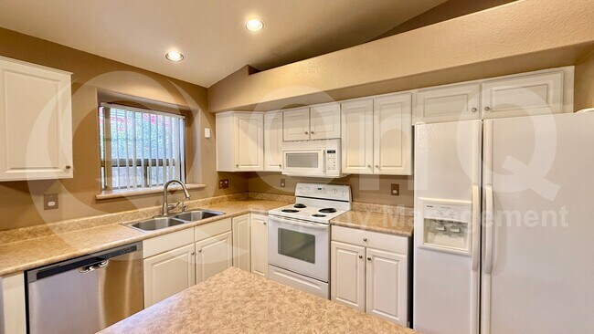 42259 W Chisholm Dr Maricopa, AZ 85138 photo 3