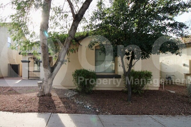 2040 S Falcon Dr Gilbert, AZ 85295 photo 3