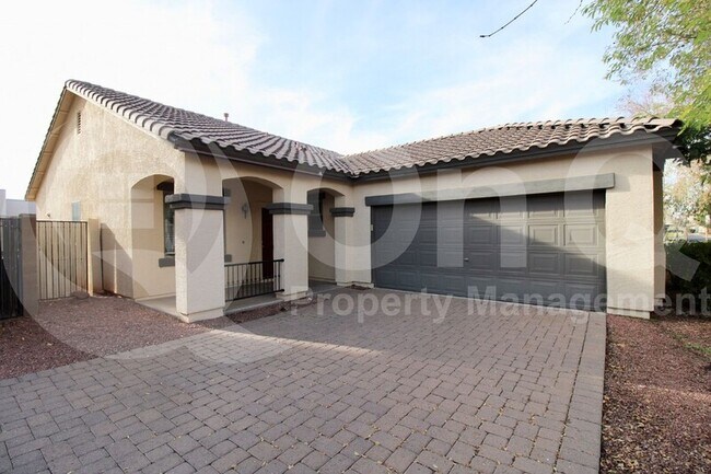 2040 S Falcon Dr Gilbert, AZ 85295 photo 2