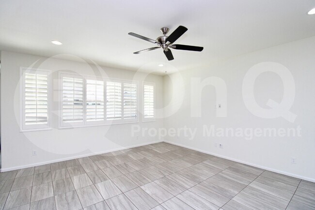 231 E Wisteria Dr Chandler, AZ 85286 photo 3