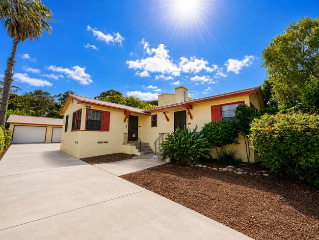 2628 Juan St photo 2