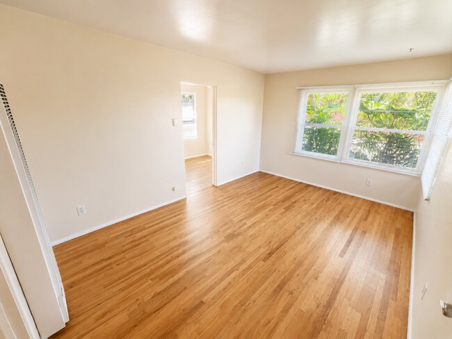 2628 Juan St photo 4